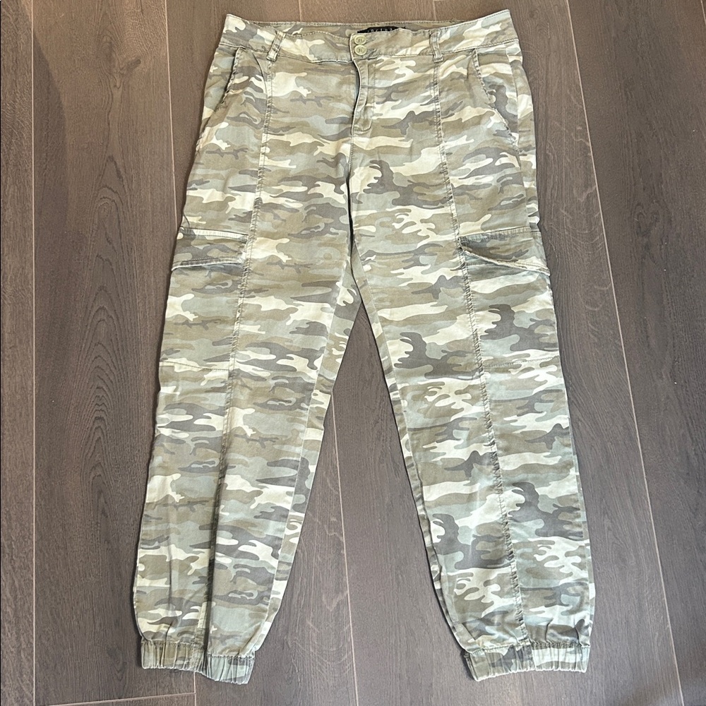 Sanctuary Rebel Camo Cargo Joggers Women’s Size 29 - Picture 3 of 13